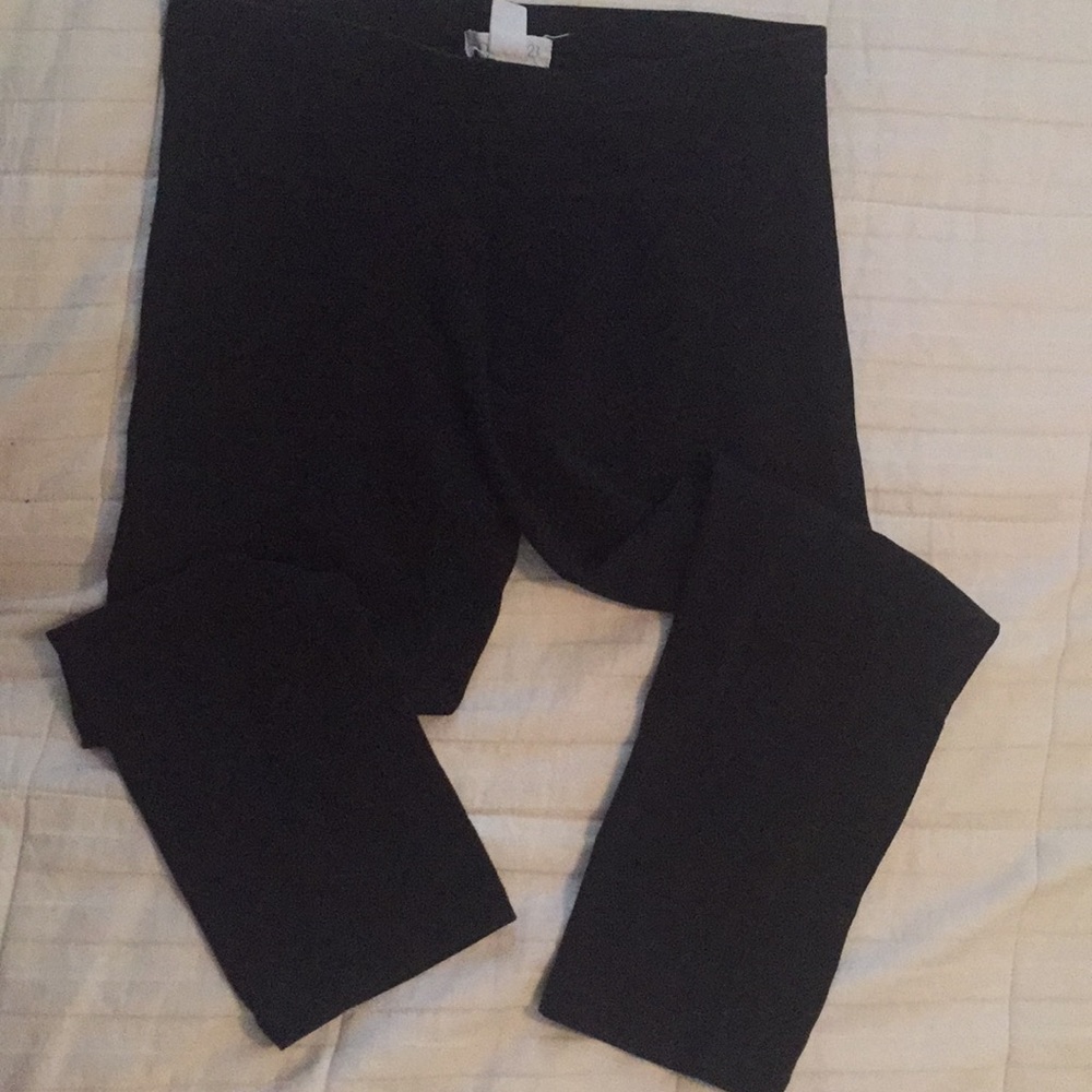 Black forever 21 cropped leggings.